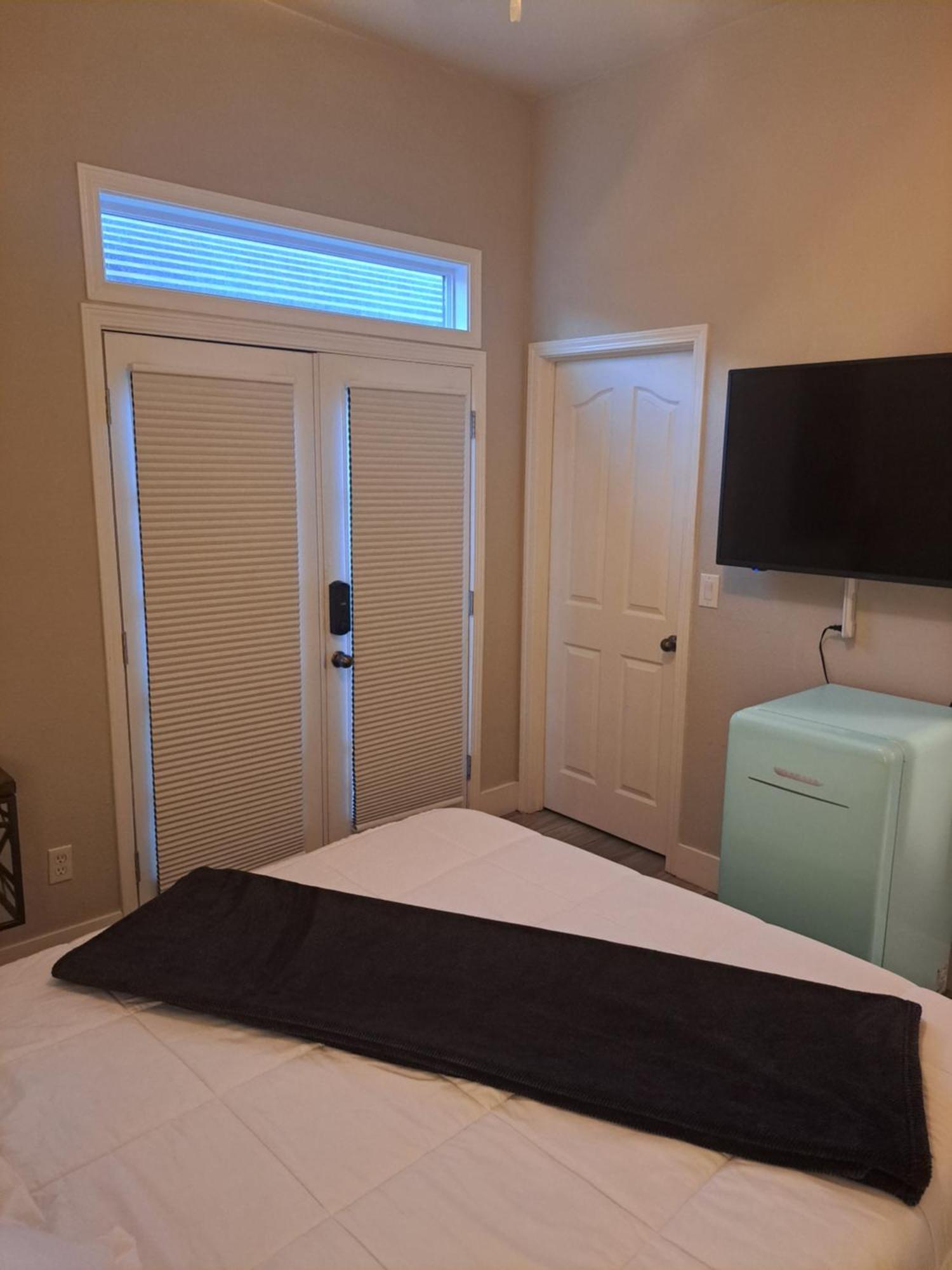 Roseville Properties Экстерьер фото